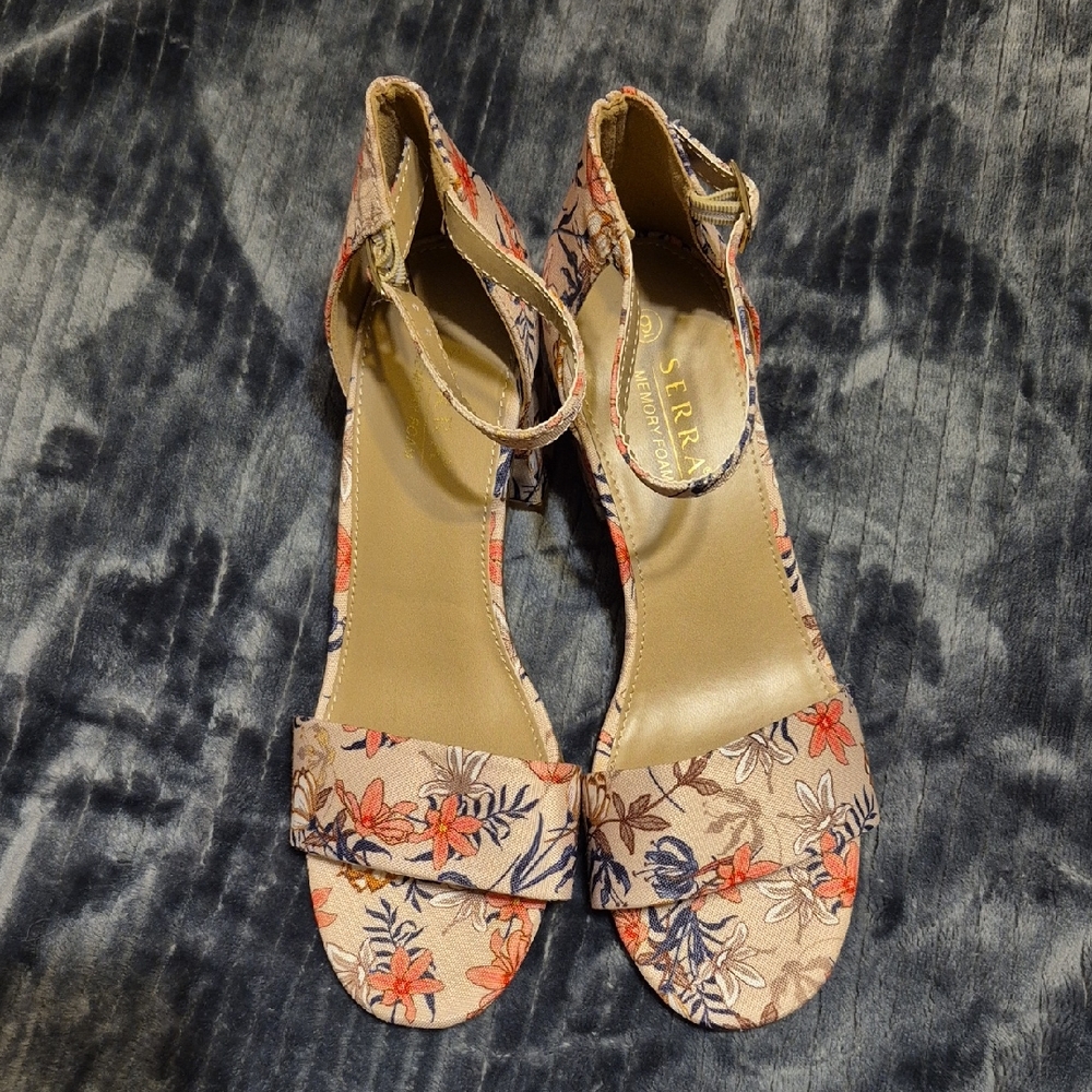NWOT Serra Floral Ankle-Strap Sandals